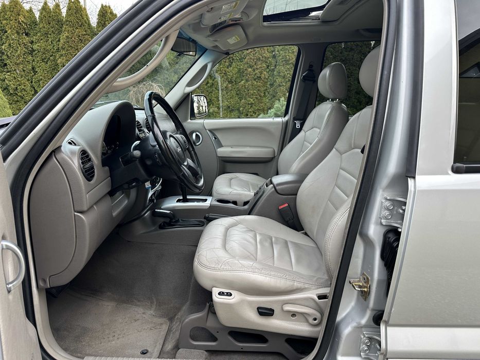 JEEP LIBERTY KJ 3.7 V6 210PS 4x4 Klima Skóra 159Tys Hak ALU 16 WZÓR !