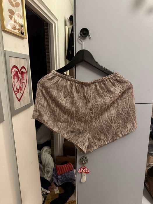 Brązowe spodenki zwierzęcy wzór satynowe s h&m piżama