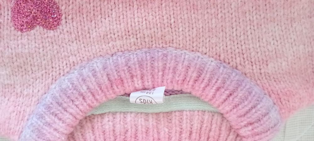 Sweterek dla dziewczynki 134