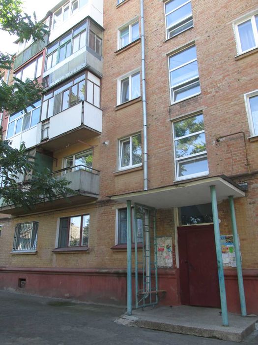 Продам 3 к. кв., р-н Центр-Центр. ринок  -зручно під магазин