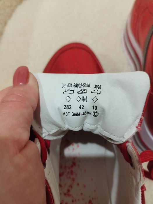 Жіночі шкіряні кросівки. Bugatti оригінал.