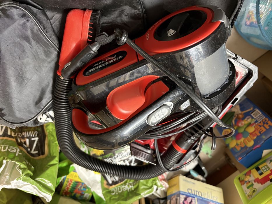 Odkurzacz samochodowy 12V black decker