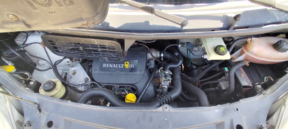 Renault Trafic 2003 comercial 3 lugares | motor novo | embraiagem nova | inspeção