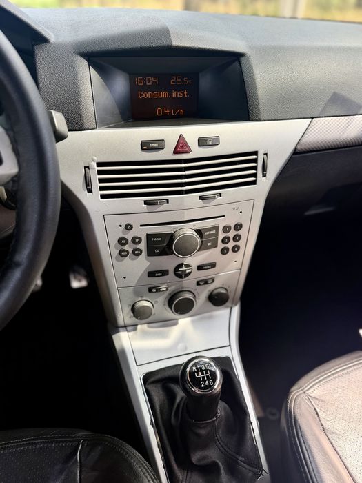 Opel Astra GTC — fotografia 10