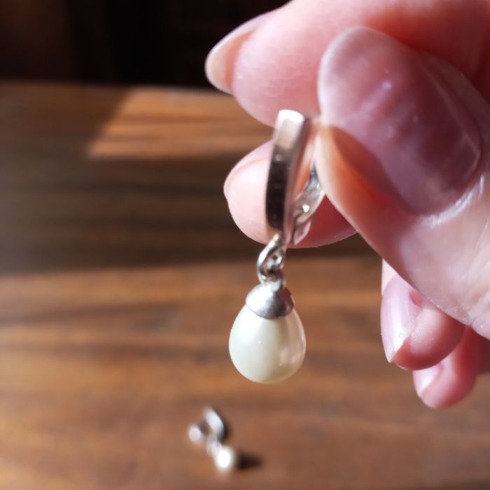 Продаю серебряные серьги с жемчугом