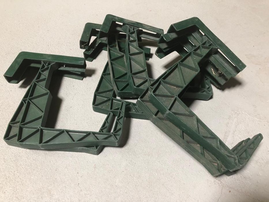 Uchwyty na skrzynki kwiatowe