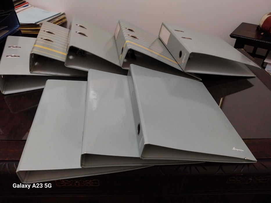 Dossiers arquivadores A4. Material escolar. Material de escritório