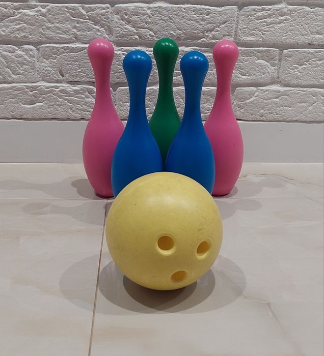 Іграшковий боулінг