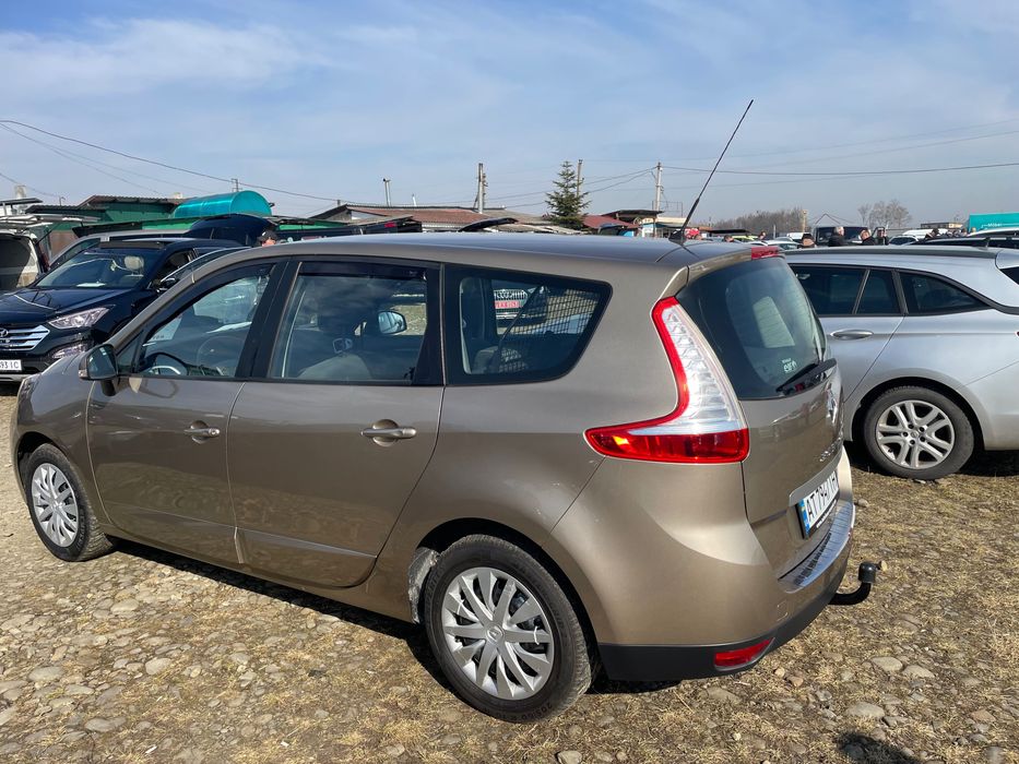 Рено грант сценік