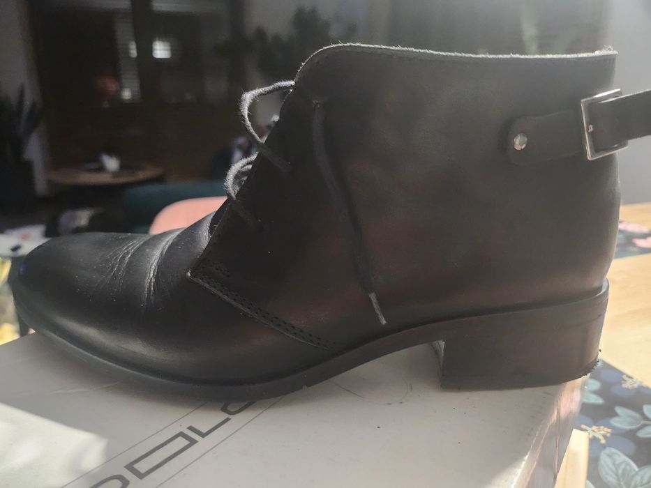 Buty w rozmiarze 37