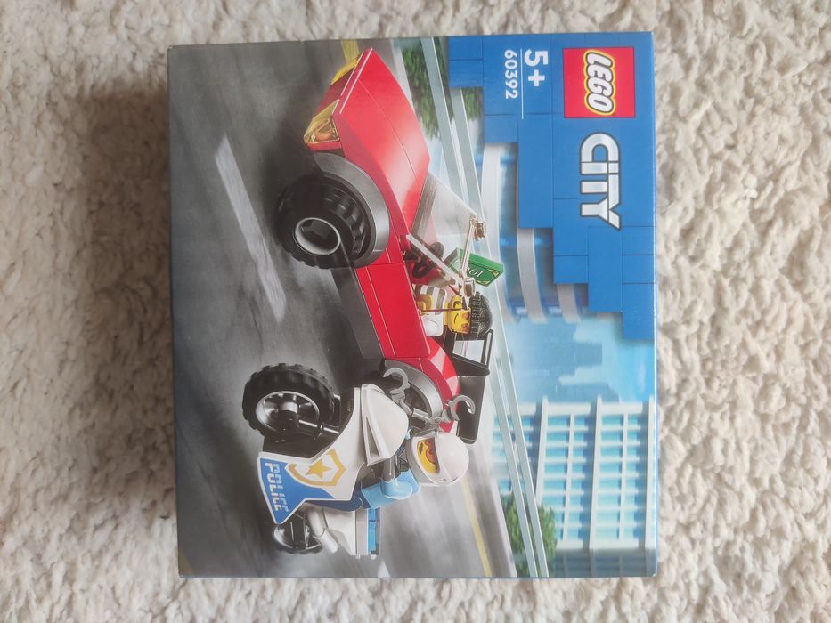 Lego City 60392 Motocykl policyjny - pościg za samochodem