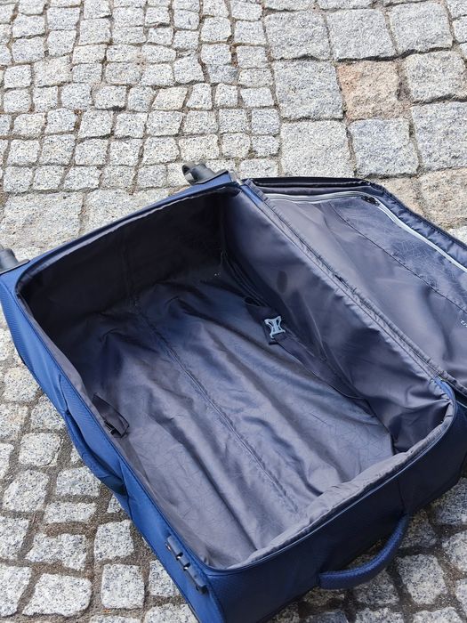 Duża walizka w bardzo dobrym stanie
