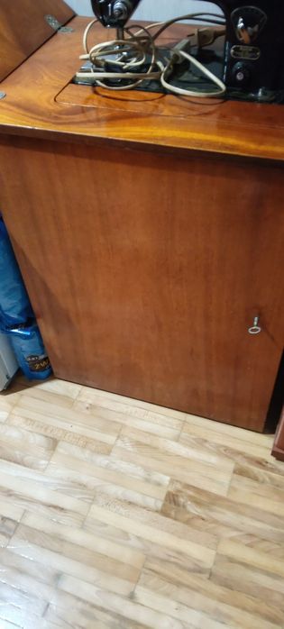 Sprzedam starą maszynę do szycia.