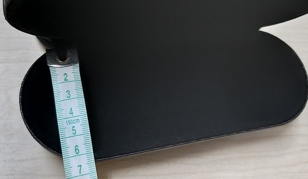 Caixa de óculos Oakley.