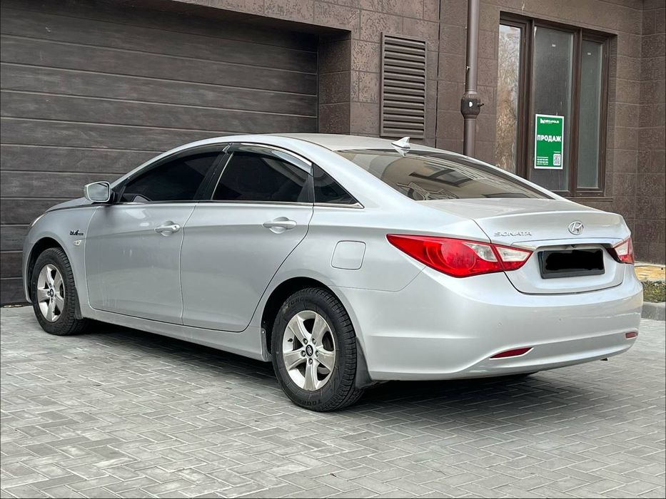 Hyundai sonata 2011