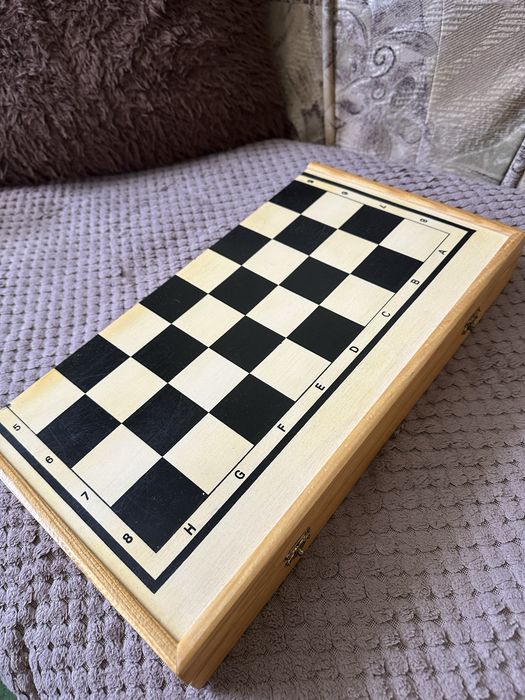 Продам 3 в 1: деревʼяні шахмати, шашки і нарди