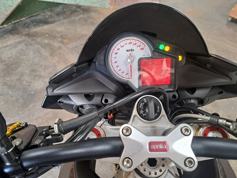 Aprilia tuono 1100 rr . 180cv