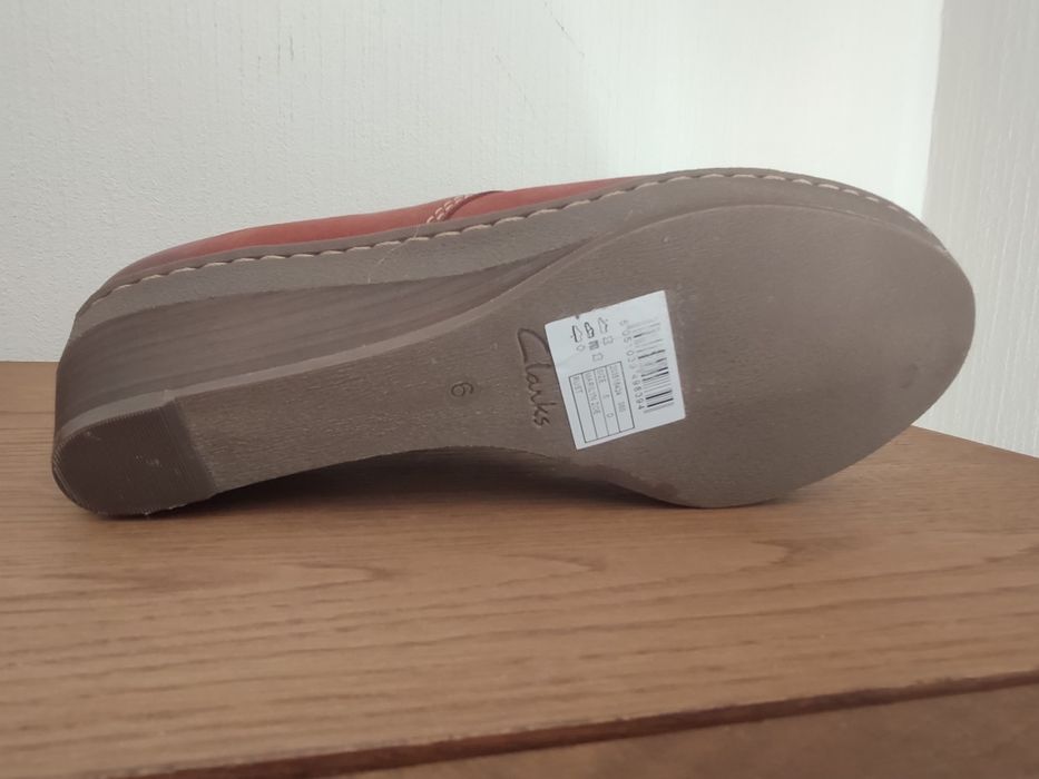 Skórzane buty Clarks