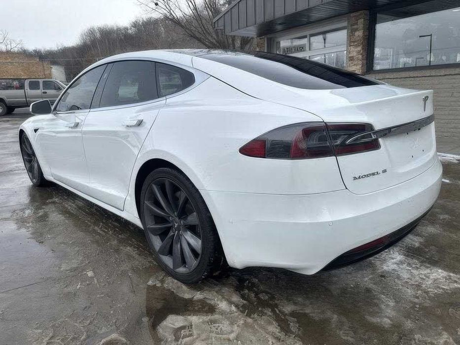 Tesla Model S P100D      2017