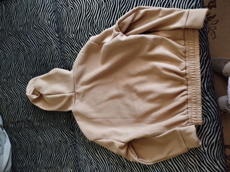 Костюм женский  бежевый