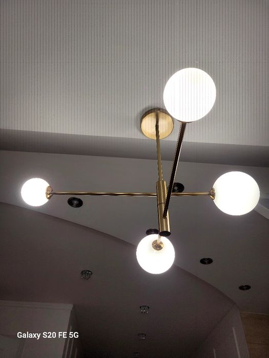 Złota Lampa Dorado białe kule