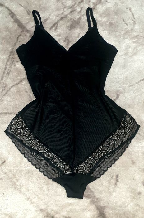 Коригуюче боді з відкритим ліфом next