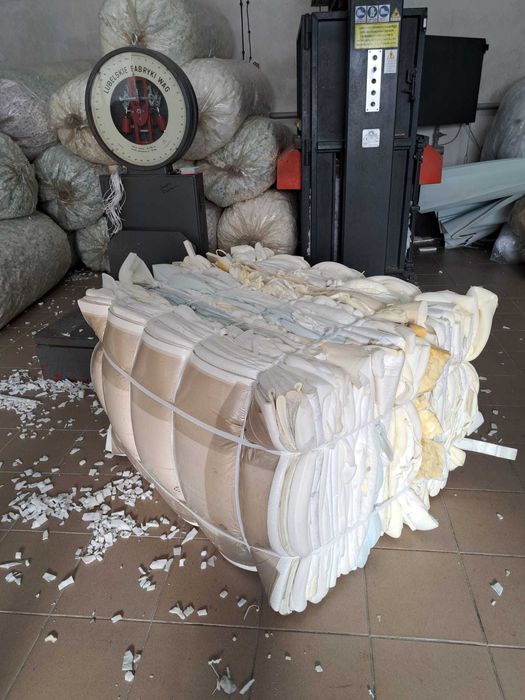 Ścinki pianki - zbelowane