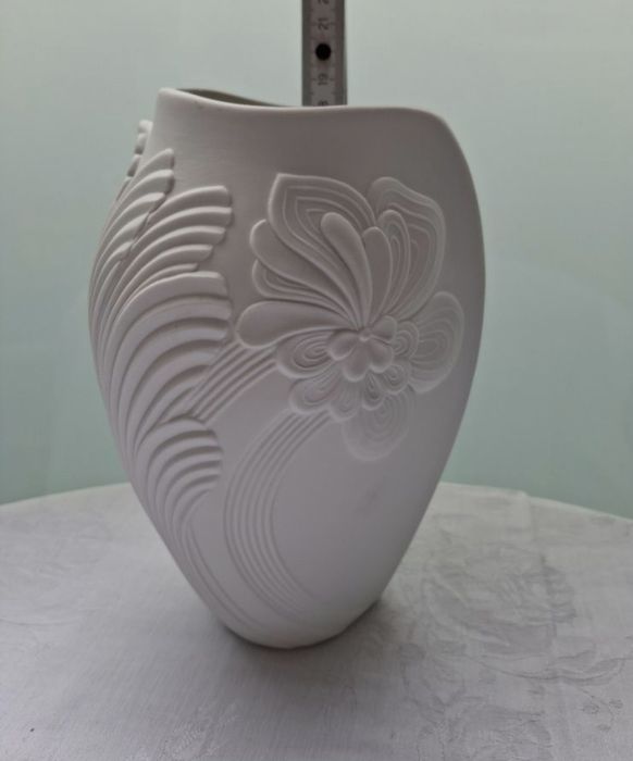 Вази,  скринька  Keiser