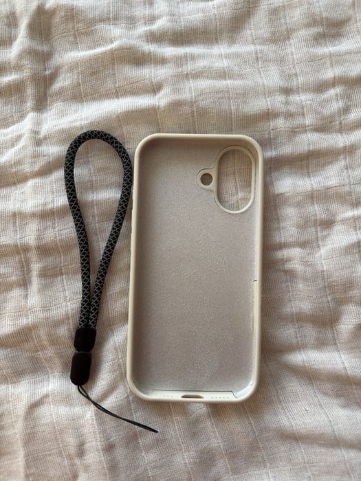 Продам бежевий тигровий чохол на Iphone 17 (silicone case)