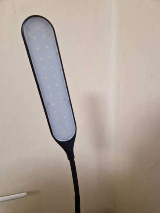 Светодиодная настольная лампа Светкомплект LED TB 006 6W (5500K)Описание:Продам стильную настольную LED-лампу
