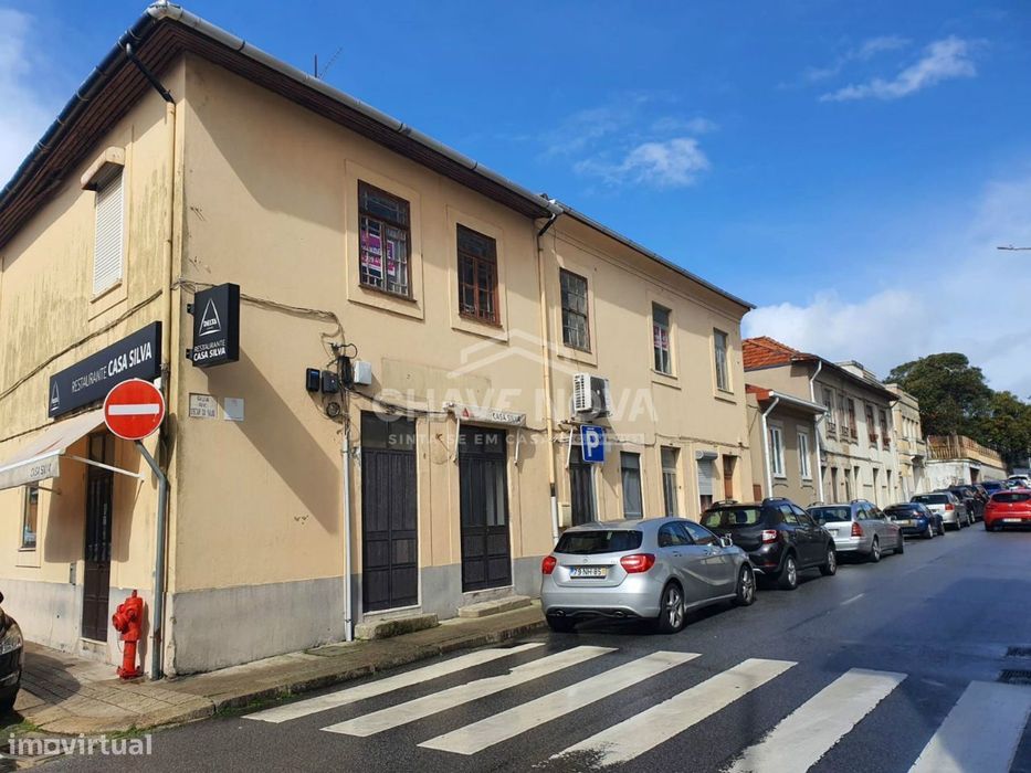 Residential Building for Renovation in Leça da Palmeira, ARU Zone
