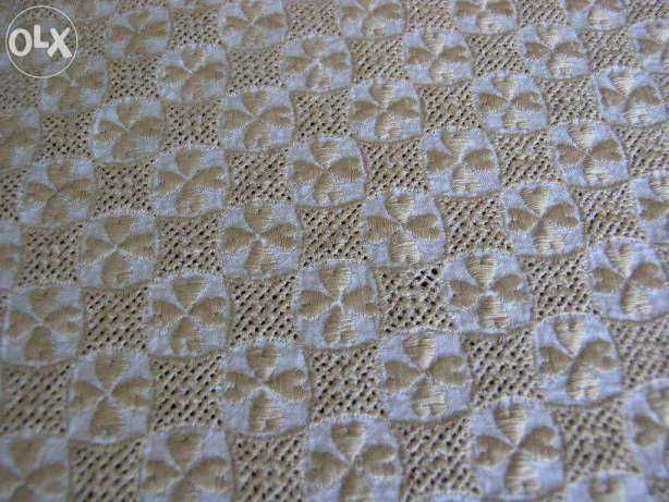 Toalha bordada e guardanapos