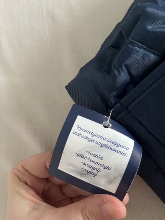 Granatowa ściągana kosmetyczka