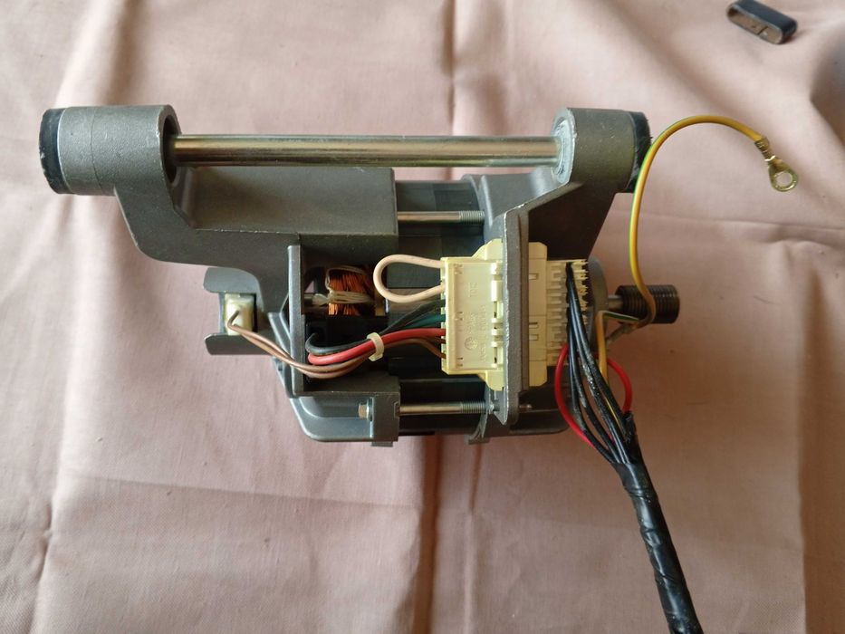 Электродвигатель для стиралки Ariston/Indesit.Type 20585.108: 700