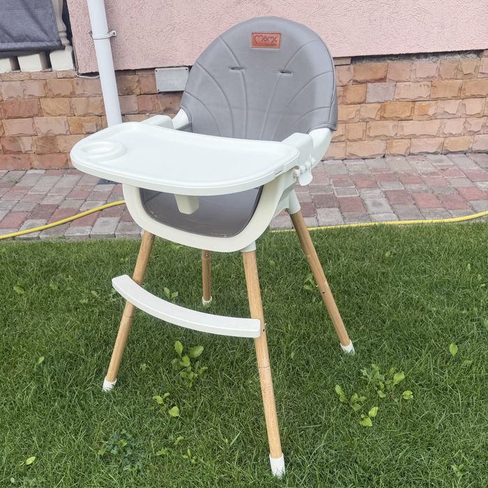 Стлільчик для годування Momi