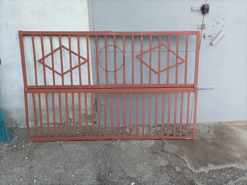 Секції забору металеві