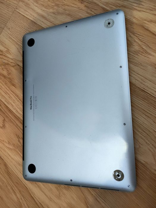 Laptop MacBook 15 pro 
Model A1502