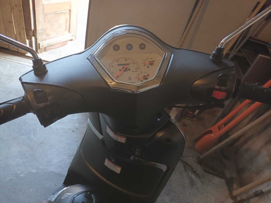 Scooter Zahara 125cc..Praticamente Nova. 1800 euros