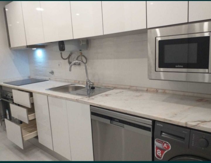 Roupeiros e Cozinhas sob medida. Aproveite e contacte-nos!