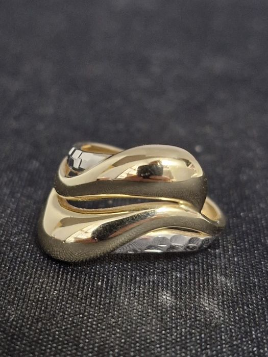 Elegancki pierścionek próby 585 i wadze 2.48gram