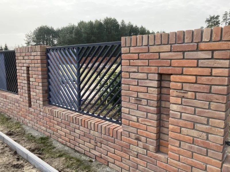 Murowanie klinkier cegła starodawana płoty postumenty architektura donice elewacje murki ogrodzenia