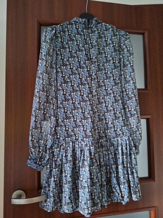 Gufrowana elegancka sukienka Reserved xs