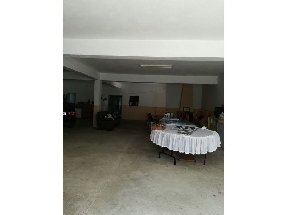 Moradia em Sernancelhe para investimento, com vistas sobre o campo