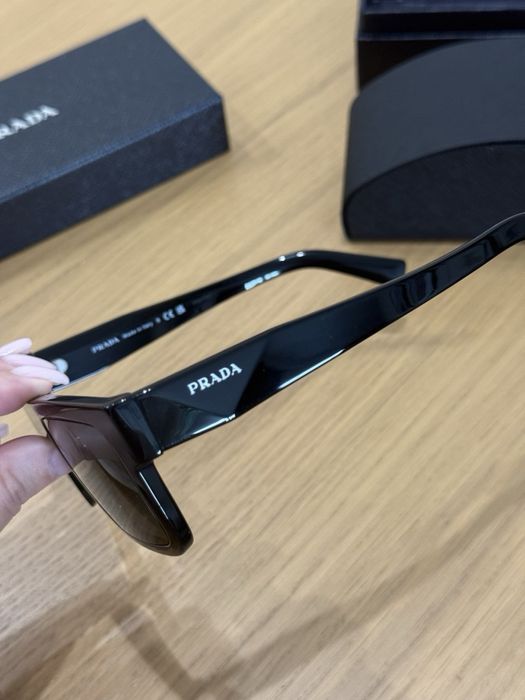 Okulary przeciwsłoneczne Prada – komplet, bardzo dobry stan