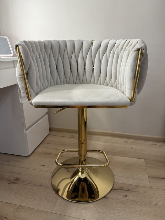 Krzesło welurowe idealne do toaletki