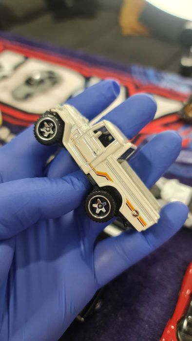 Hot WHEELS Mainline - TH Toyota Land Cruiser Treasure Hunt