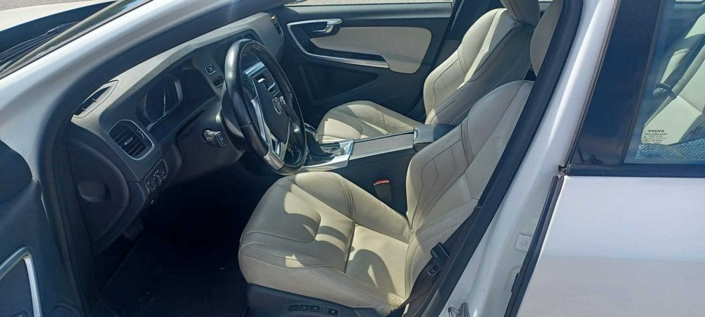 VOLVO V60 D5 plug in  2015