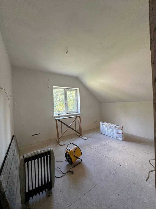 Продаж двоповерхового будинку у селі Крехаїв, Чернігівська область