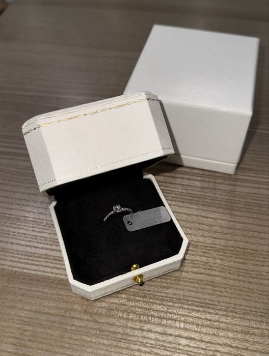 Продається каблучка з білого золота