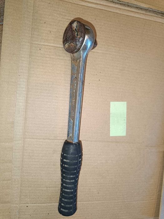 Stara grzechotka metalowa 1/2"